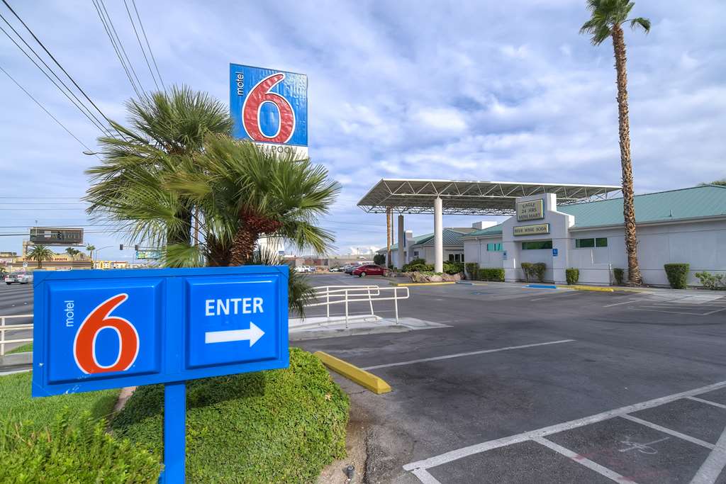 Motel 6 Las Vegas NV Tropicana - photo 3