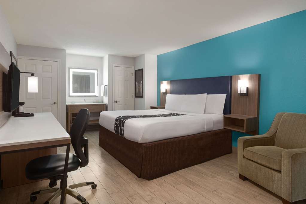 La Quinta Inn & Suites by Wyndham Oceanfront Daytona Beach - photo 18