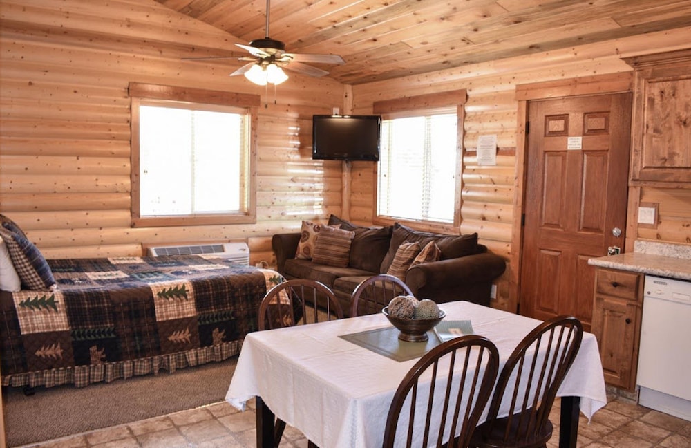 Bryce Country Cabins - photo 14