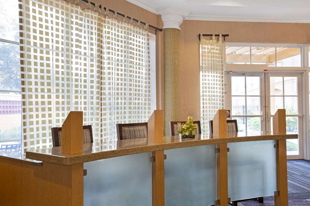 La Quinta Inn & Suites by Wyndham Miami Airport West - photo 5