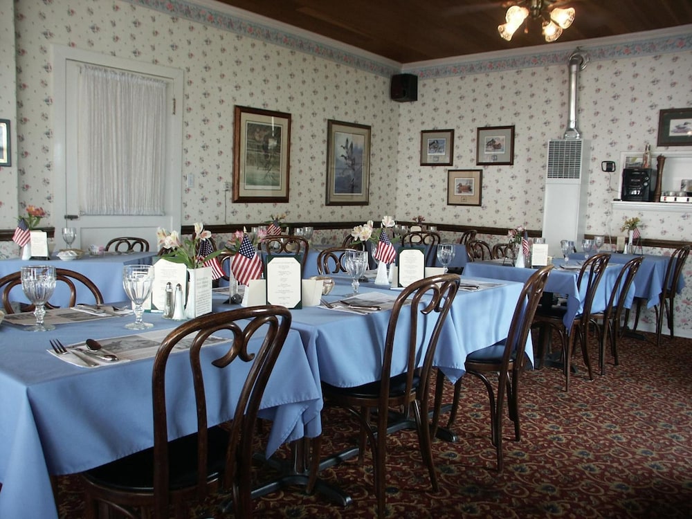 Bridgeport Inn - photo 35