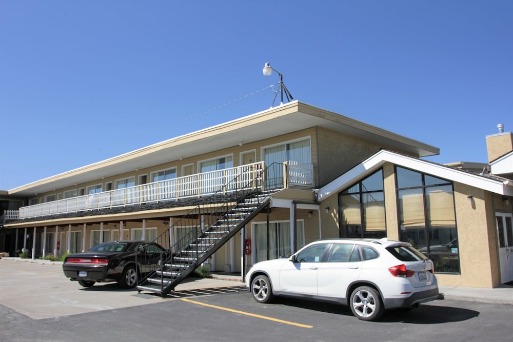 Super 8 by Wyndham Wells - photo 38