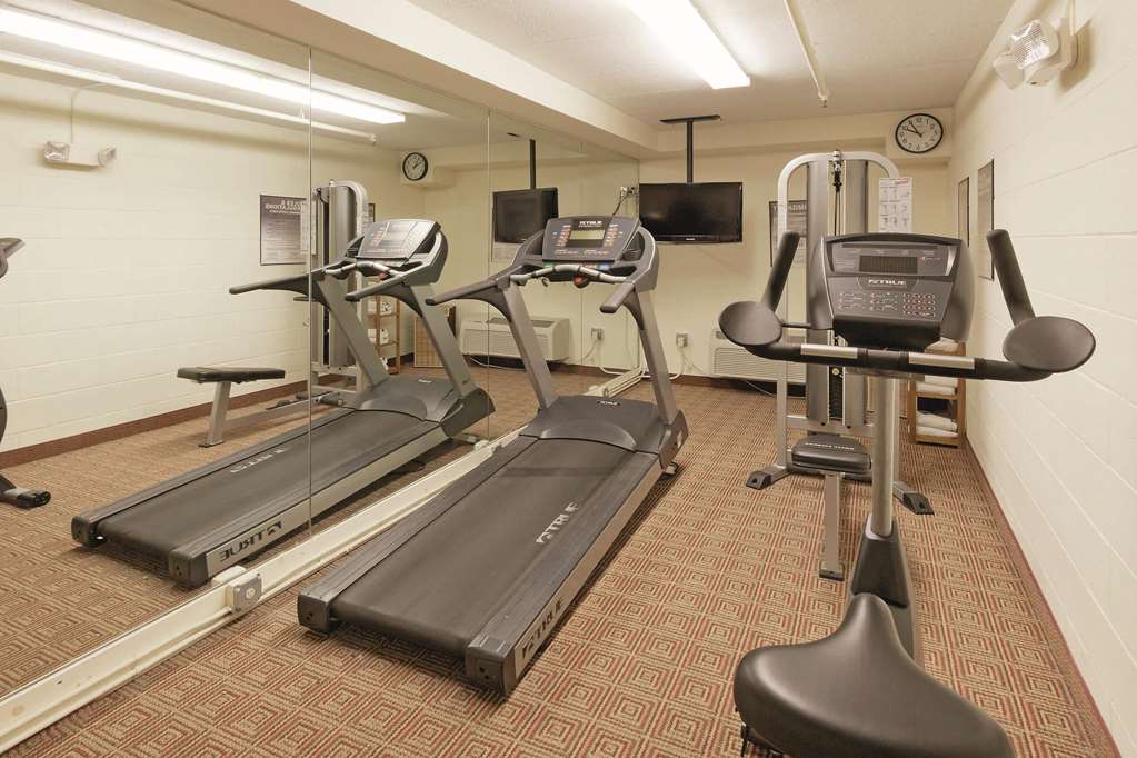 La Quinta Inn & Suites by Wyndham Warwick Providence Airport - photo 11