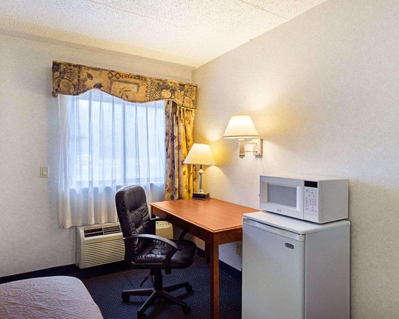 Quality Inn & Suites - photo 29