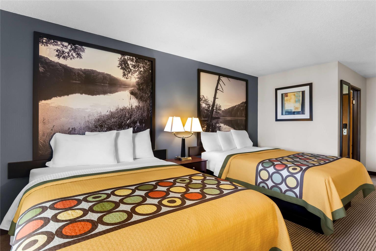 Super 8 by Wyndham Bloomington University Area - photo 13