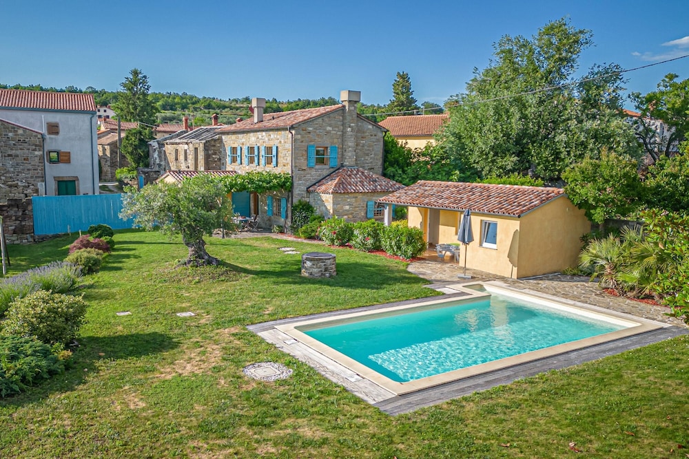 Pool Villa Lavanda Happy Rentals — 4-Star Luxury Hotel in Smarje Pri Jelsah, Slovenia