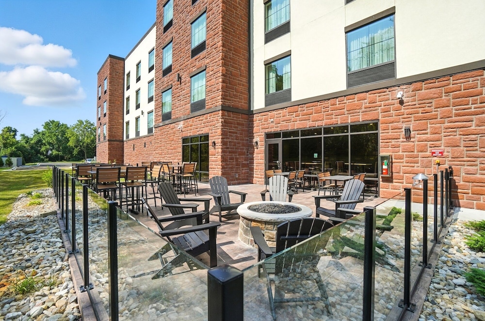 Cobblestone Hotel & Suites Bellefontaine - photo 94