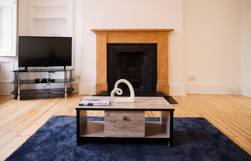 Elforma Barony Suite — 4-Star Luxury Hotel in Edinburgh, United Kingdom