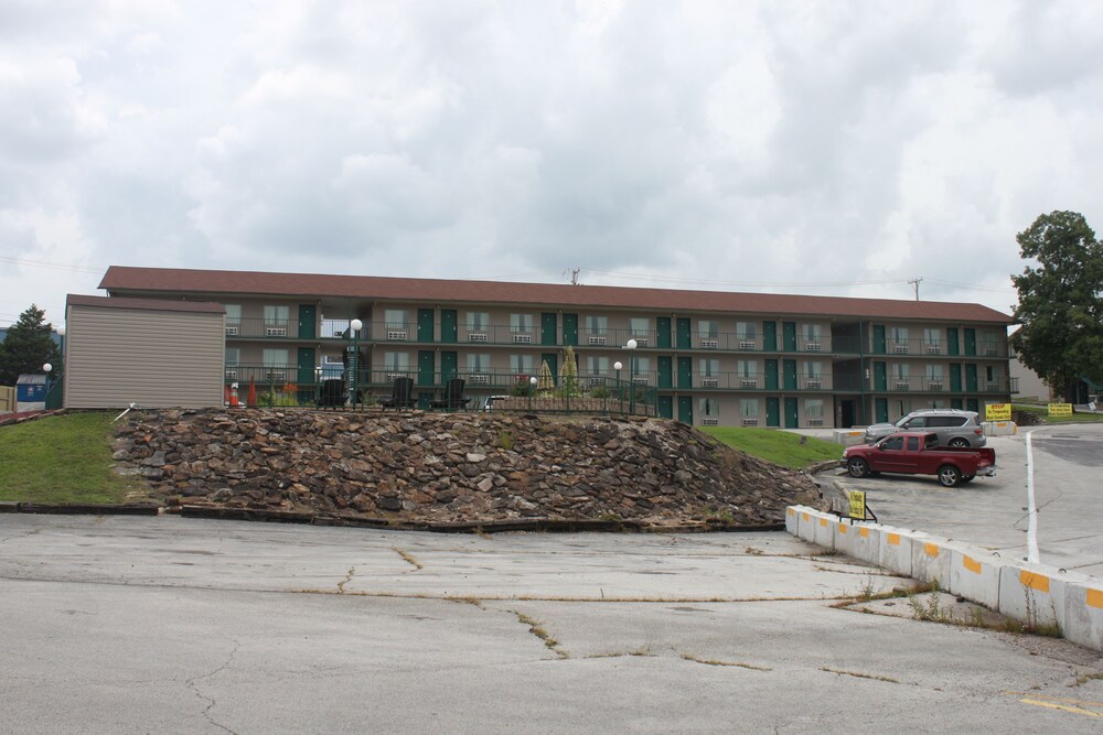 Hall of Fame Motel - photo 16