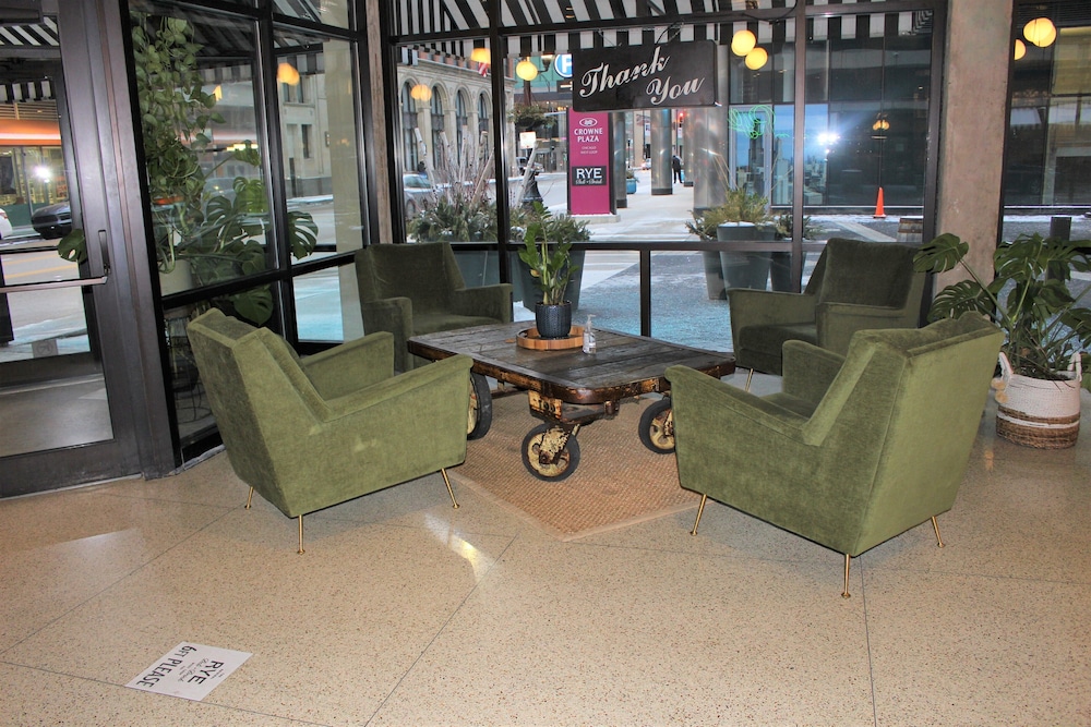 Crowne Plaza Chicago West Loop by IHG - photo 32