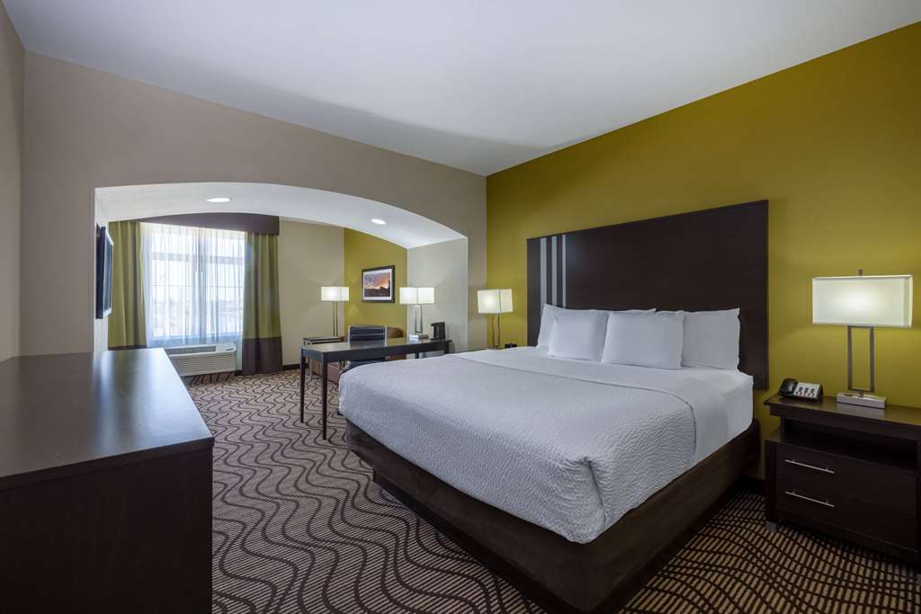 La Quinta Inn & Suites by Wyndham Artesia - photo 30