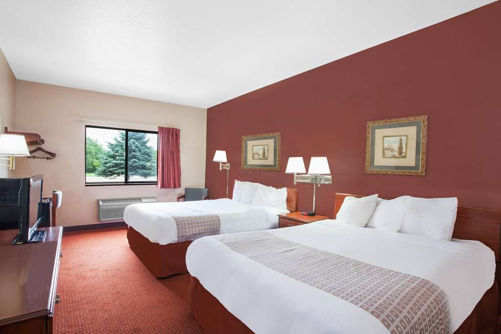 Super 8 by Wyndham Mason City - photo 12
