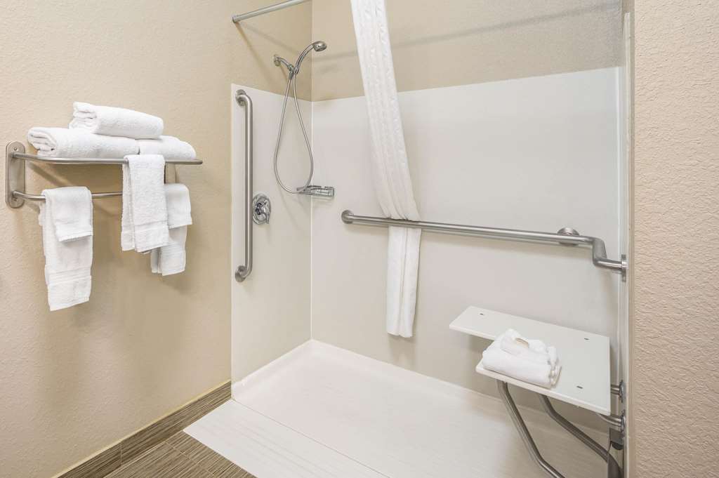La Quinta Inn & Suites by Wyndham Glendive - photo 17