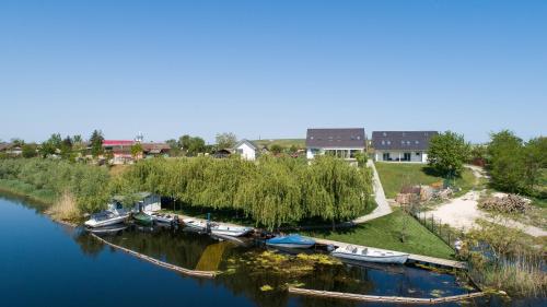 Pike Inn Bucătărie Autentică & Cazare cu Farmec in Murighiol, Romania