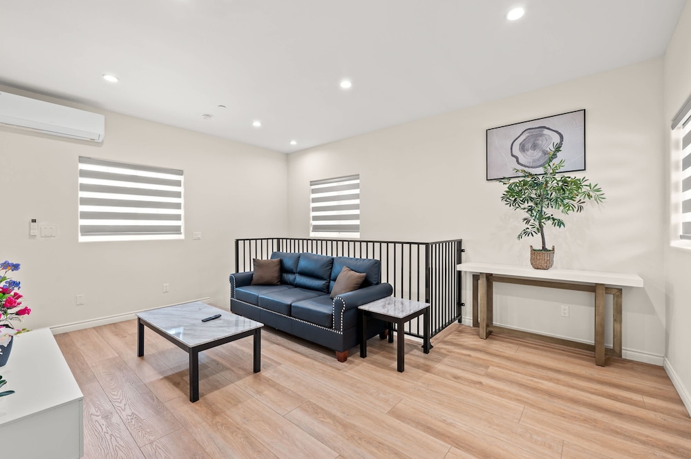Modern Getaway Near Pasadena Dtla in Rosemead, United States