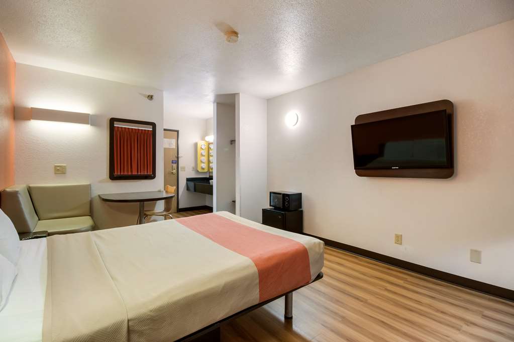 Motel6 Davenport IA - photo 10