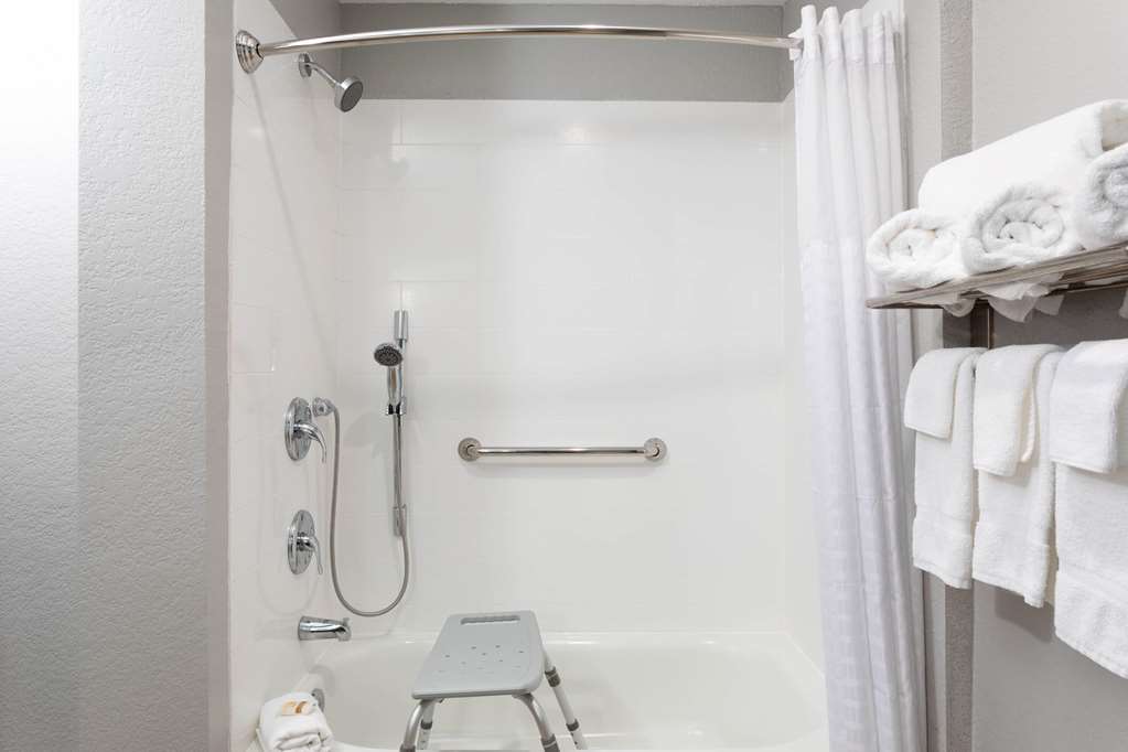 La Quinta Inn & Suites by Wyndham Tampa Central - photo 10