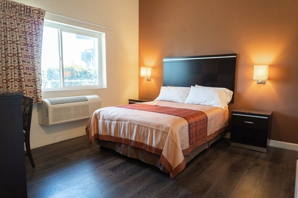 Maywood Inn - photo 15