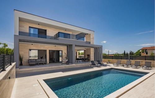 Awesome Home In Nin With House Sea View — 5-Star Luxury Hotel in Nin, Croatia