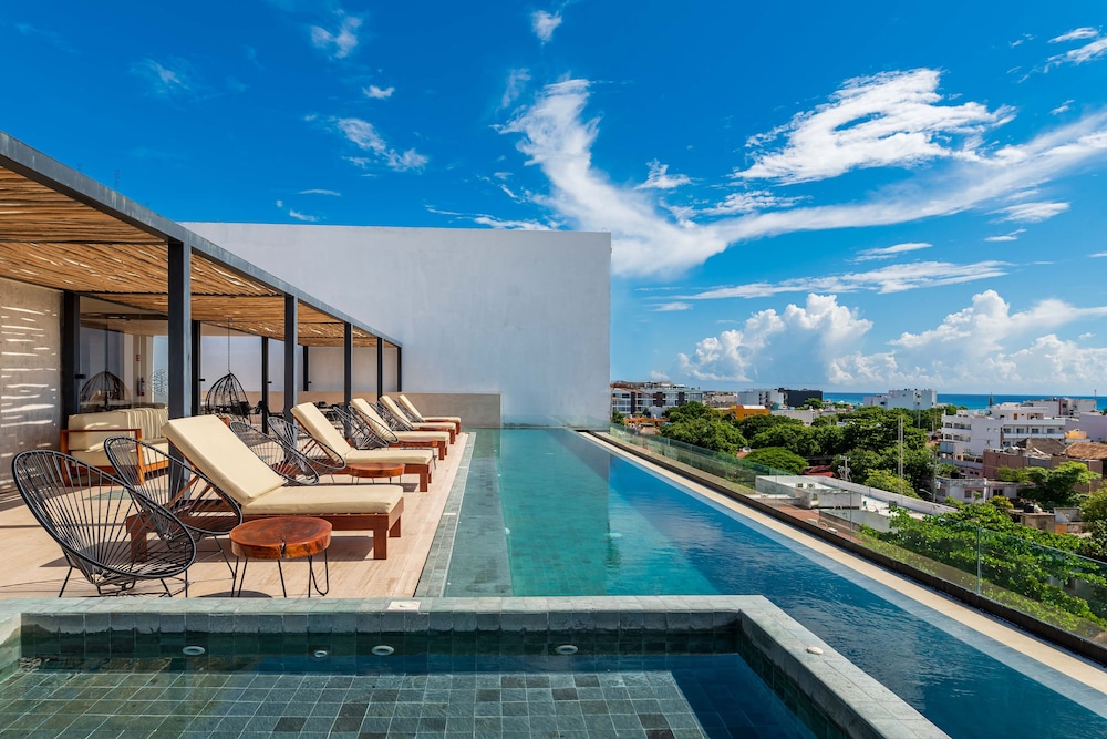 Rooftop pool
