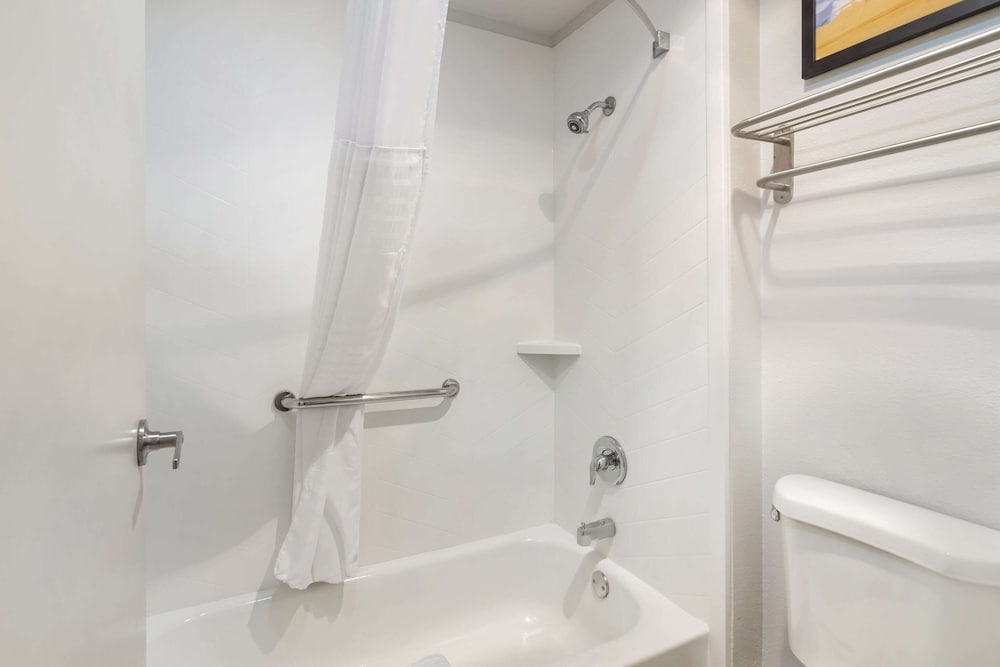 Comfort Inn & Suites Mundelein Vernon Hills - photo 9