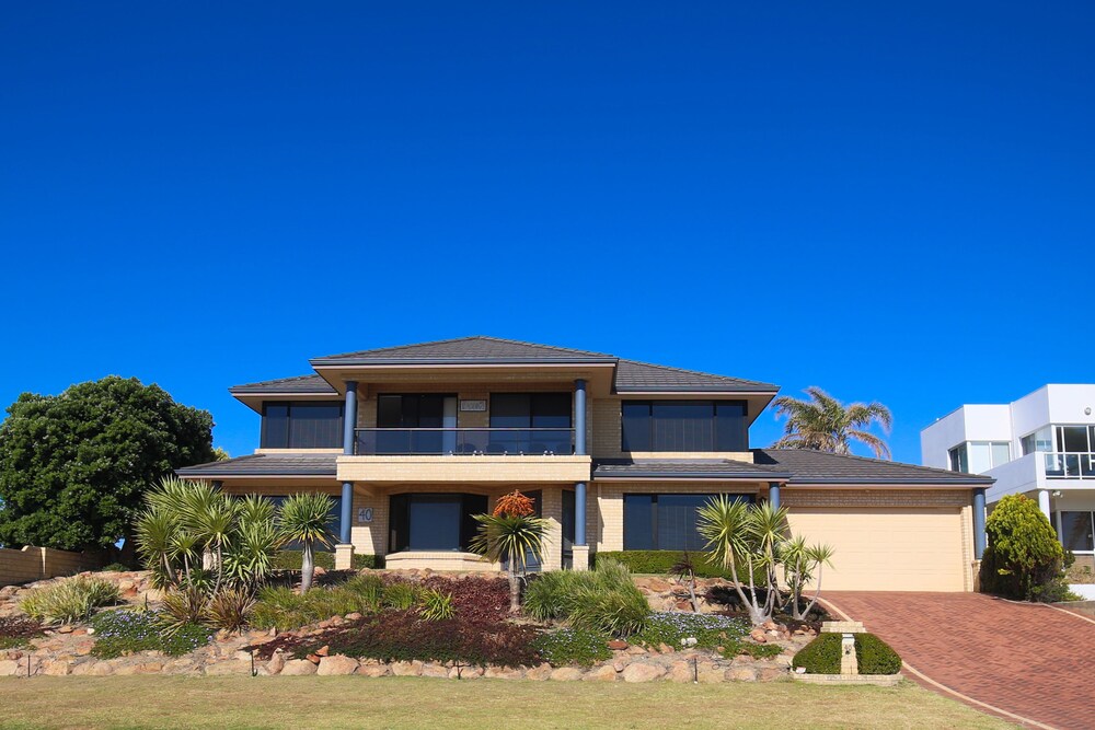 Sunsets at Seaquins — 4-Star Luxury Hotel in Mindarie, Australia