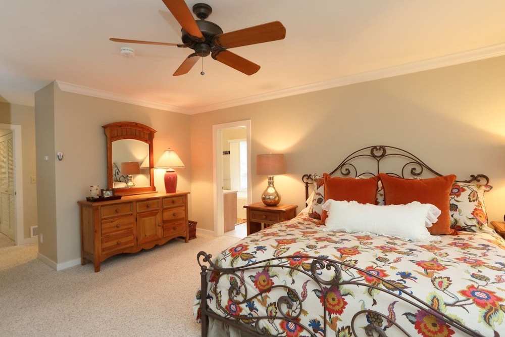Upscale 3BR Topnotch Overlook - photo 2