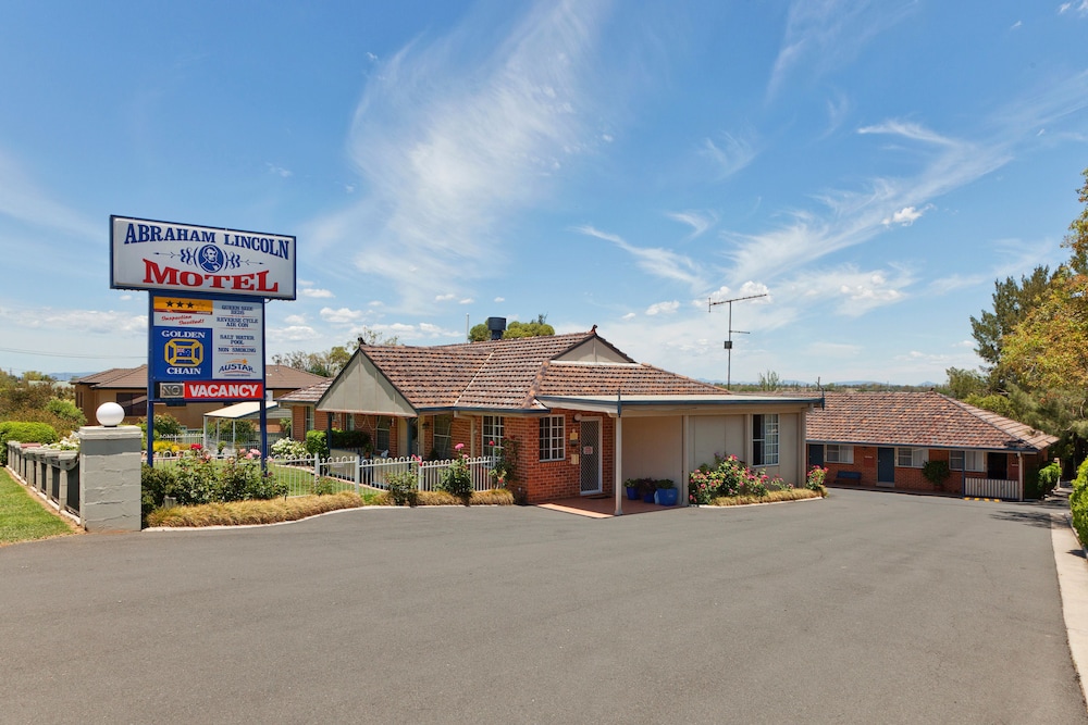 Abraham Lincoln Motel - carbon neutral hotel in Tamworth
