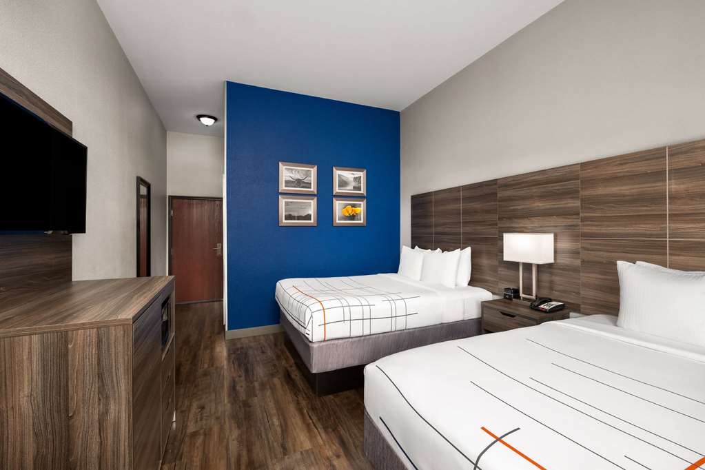 La Quinta Inn & Suites by Wyndham Denton University Drive - photo 16