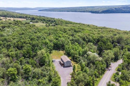 Hot Tub LRG Home Sleeps 22 Near Ithaca Dogs OK — 4-Star Luxury Hotel in Lansing, United States