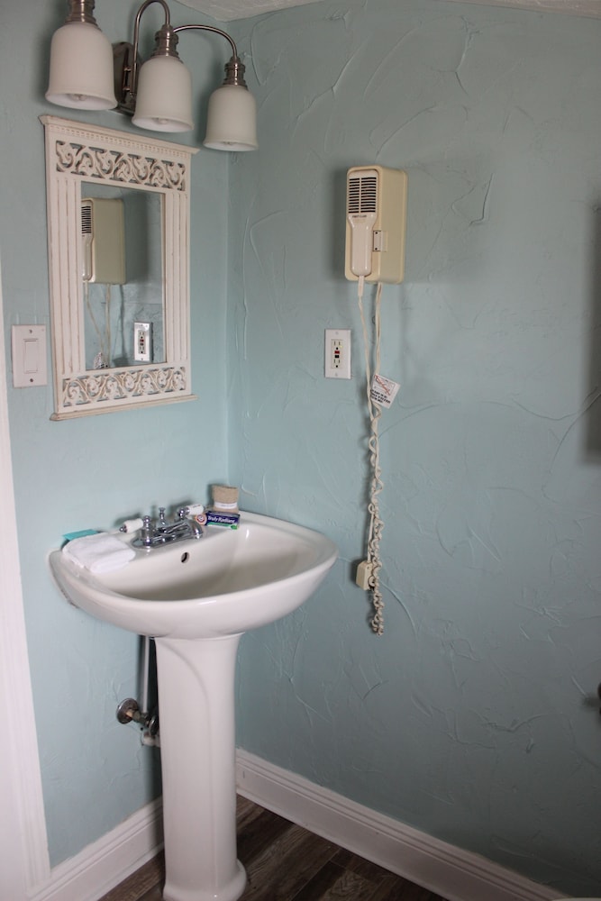 Shoreline Suites & Cabana Cottages - photo 90