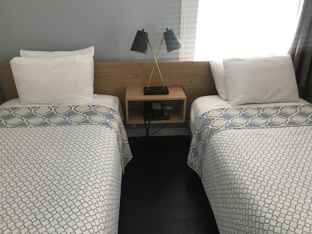 Touchstone Hotel City Center - photo 11