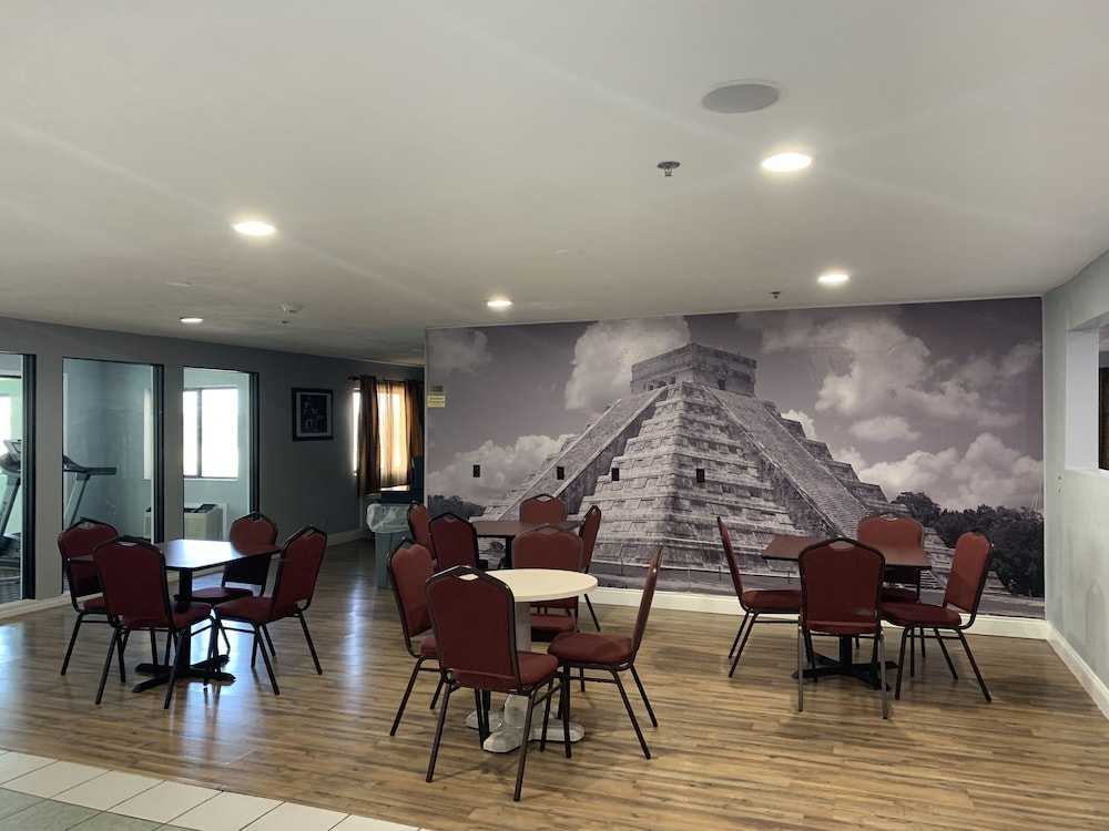 Hotel 7 Inn Anna - photo 7