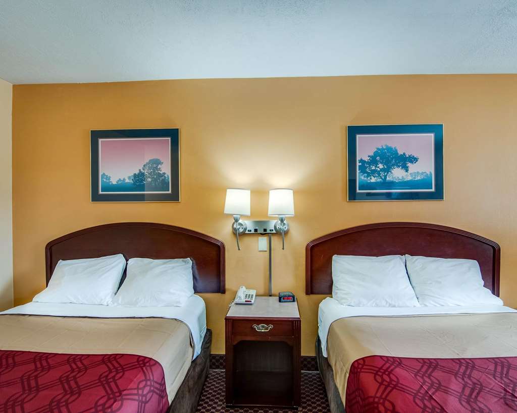 Econo Lodge Near Bluefield College - photo 11