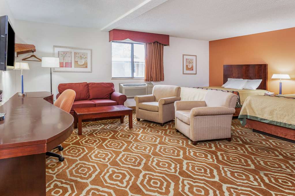 Super 8 by Wyndham Sterling Heights Detroit Area - photo 9