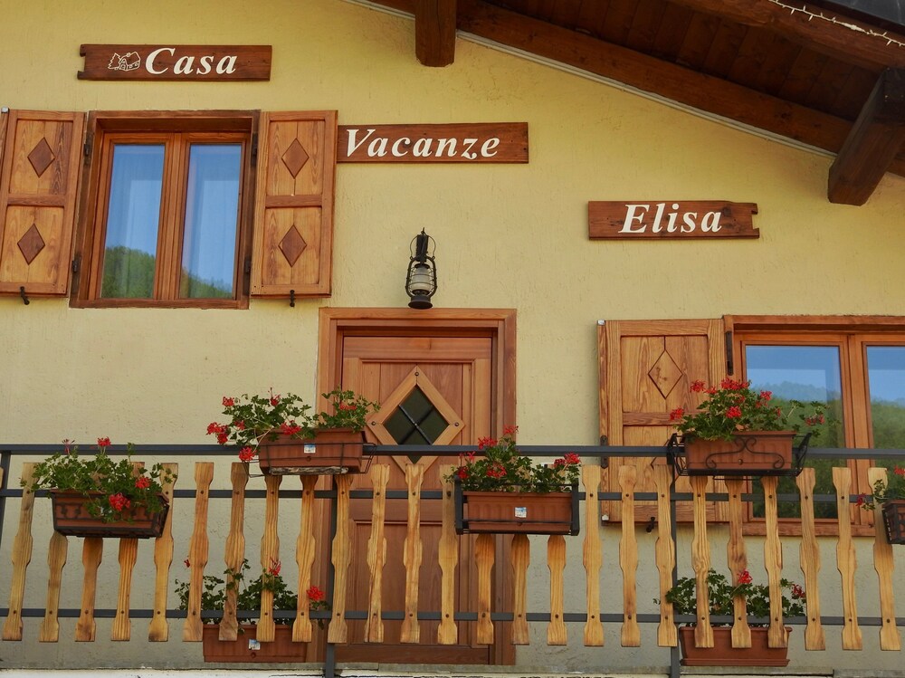 Casa Vacanze Elisa — 4-Star Luxury Hotel in Sauze D'oulx, Italy