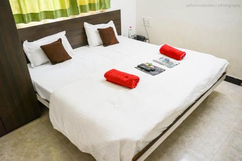 Hotel Bholenath Palace Infront of Mahakal Temple - carbon neutral hotel in Ujjain