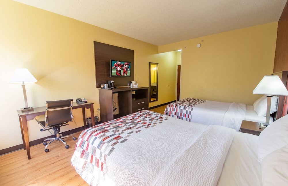 Red Roof Inn & Suites Indianapolis Airport - photo 21