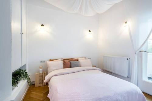 Downtown Cozy Apartment Old Town — 4-Star Luxury Hotel in Bucharest, Romania