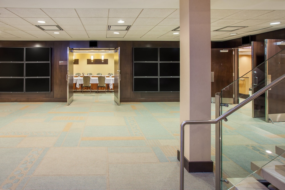 Crowne Plaza Lombard Downers Grove by IHG - photo 57