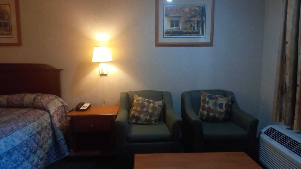 Traveler Inn and Suites - photo 6