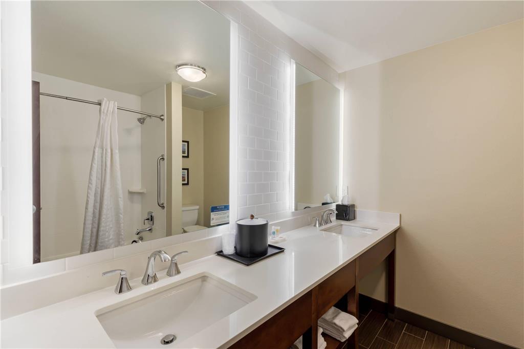 Comfort Suites Loveland - photo 32