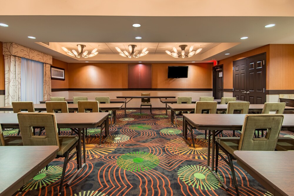 Holiday Inn Express Hobbs - photo 17