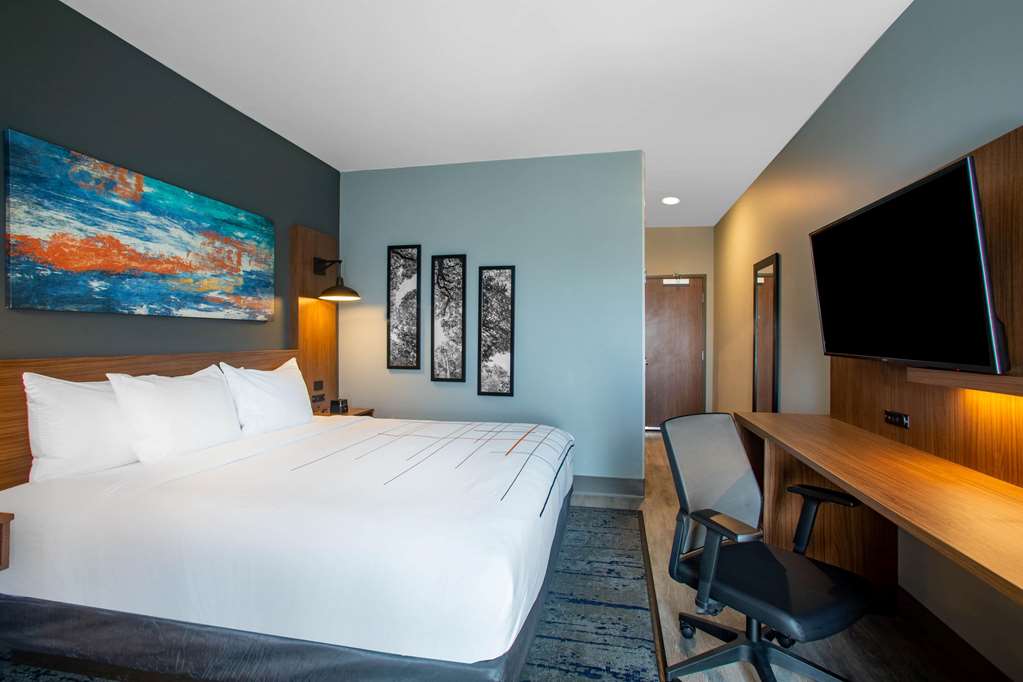 La Quinta Inn & Suites by Wyndham Oxford - photo 23