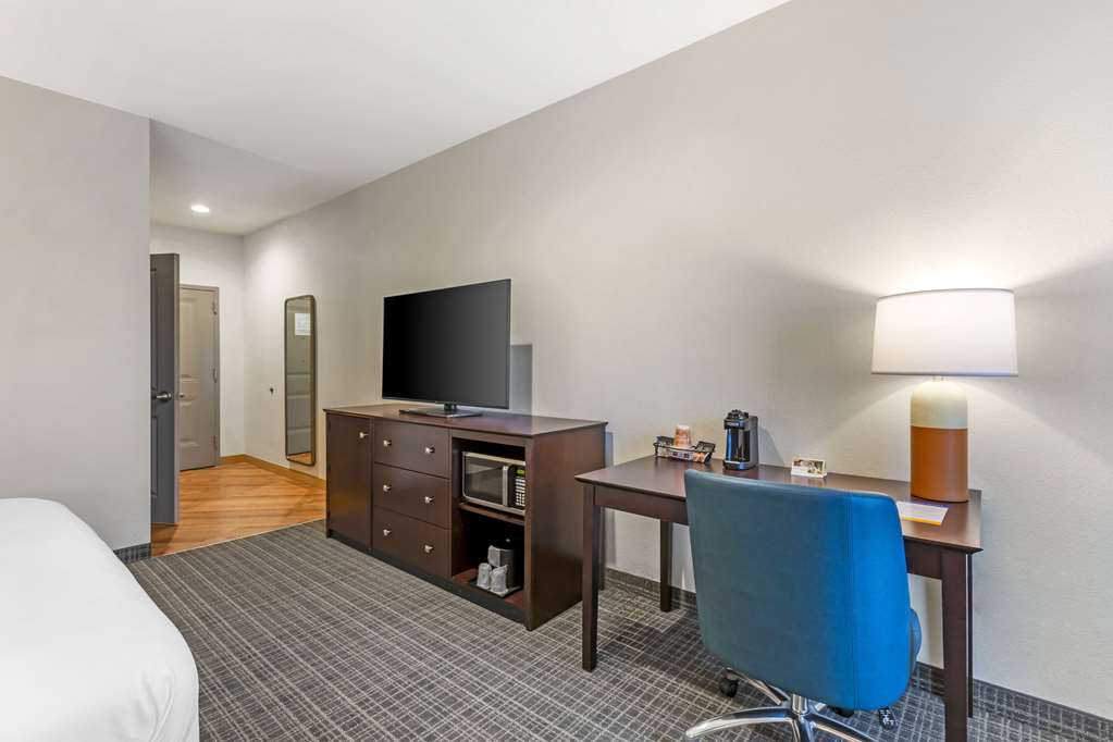 Comfort Inn & Suites Verona at Turning Stone Resort Casino - photo 7
