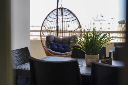 Fleur de Mai Apartment with Terrace — 4-Star Luxury Hotel in Gzira, Malta