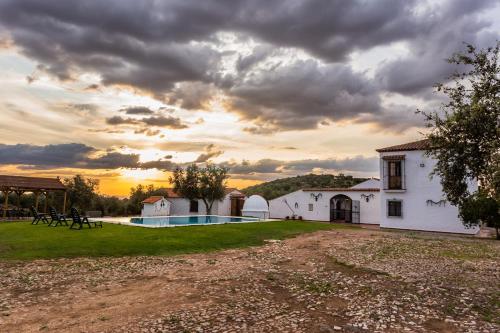 Casa Rural Finca Las Picazas — 4-Star Luxury Hotel in Penarroya-Pueblonuevo, Spain