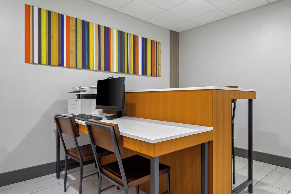 Holiday Inn Express & Suites Jacksonville SE Med Ctr Area by IHG - photo 52