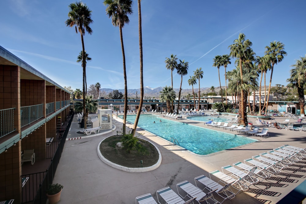 Desert Hot Springs Spa Hotel - photo 32