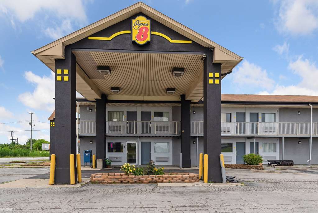 Super 8 by Wyndham Millbury Toledo - photo 4